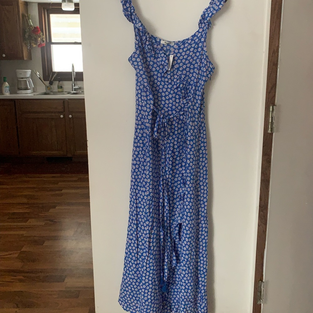 Madewell faux wrap dress with ruffle detail. Bold blue/red (perfect for the 4th)
